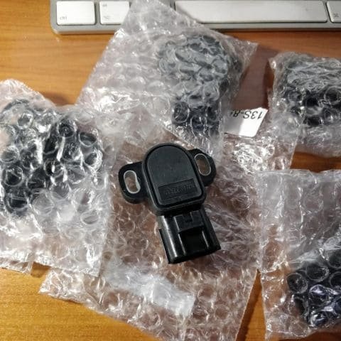 TPS Yamaha R1 R6 xt1200z FJ09 MT10 / 2008 - 2014 / Sensor posición 13S858850000 - Imagen 2